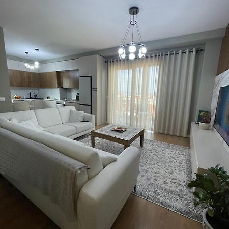 Garden Building Luxury Apartment ติรานา ภายนอก รูปภาพ